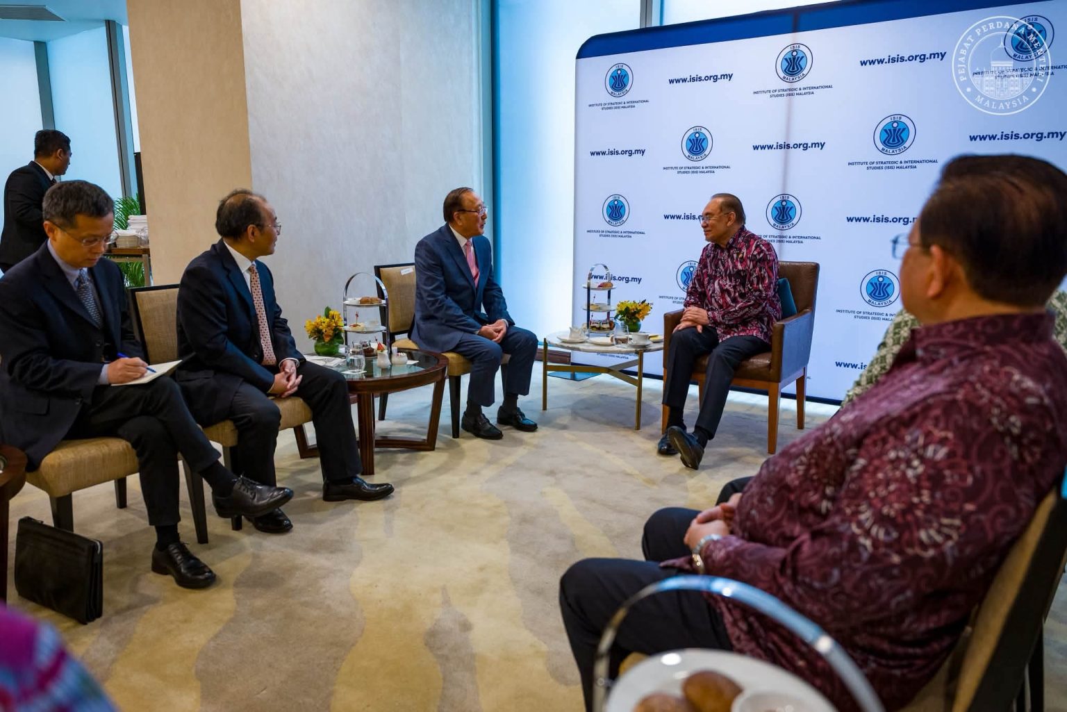 Kukuh kerjasama erat antarabangsa demi manfaat rakyat dan negara - PM